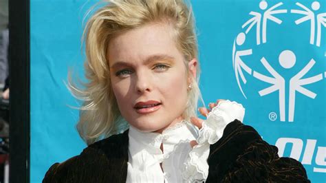 Erika Eleniak: Playboy, E.T. ‘Pretty Girl’, Under Siege。